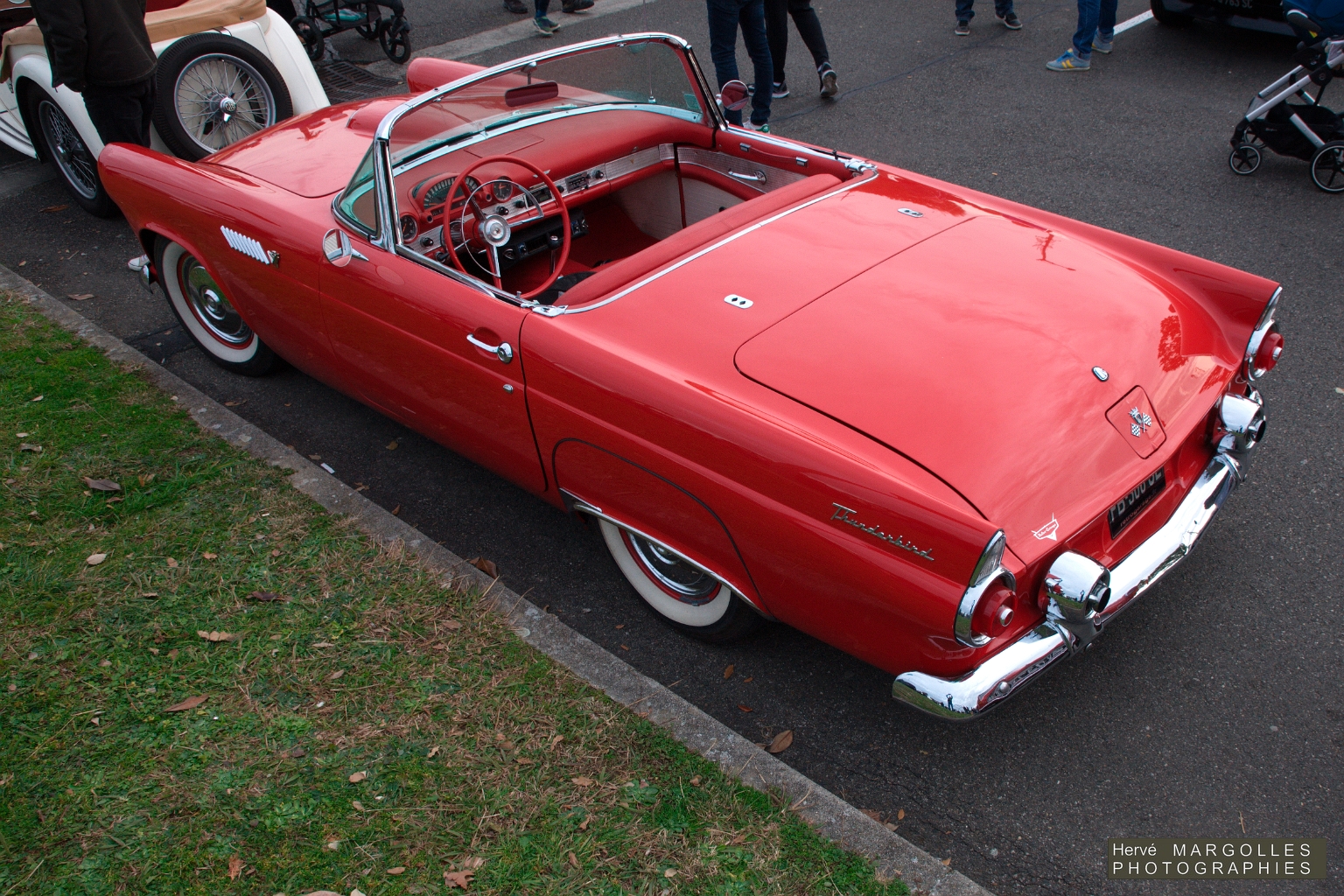 Ford Thunderbird.jpg